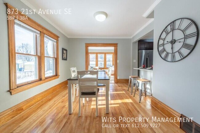 Building Photo - 873 21st Ave SE