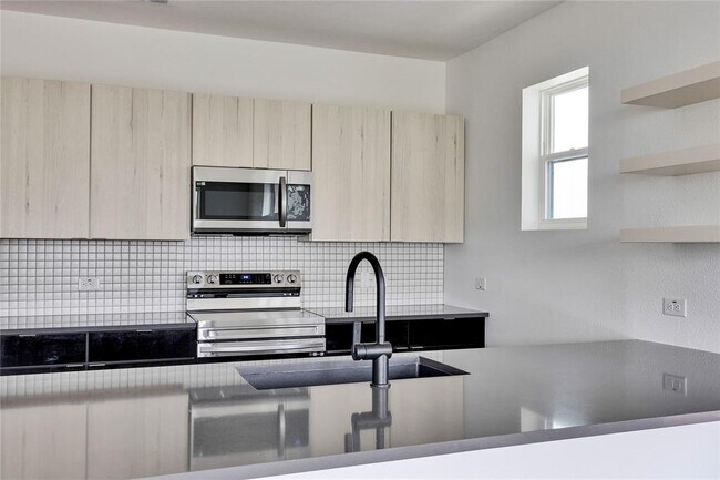 Building Photo - 7601 Cooper Ln