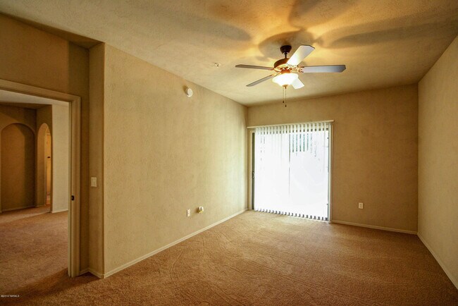 Building Photo - 2550 E River Rd