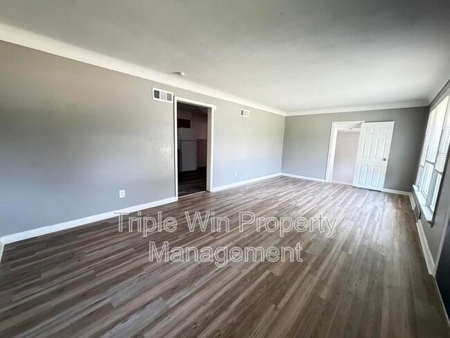 Building Photo - 6801 Knoll Ave