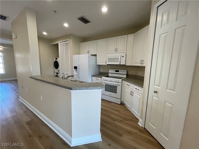 Building Photo - 1330 Sweetwater Cove