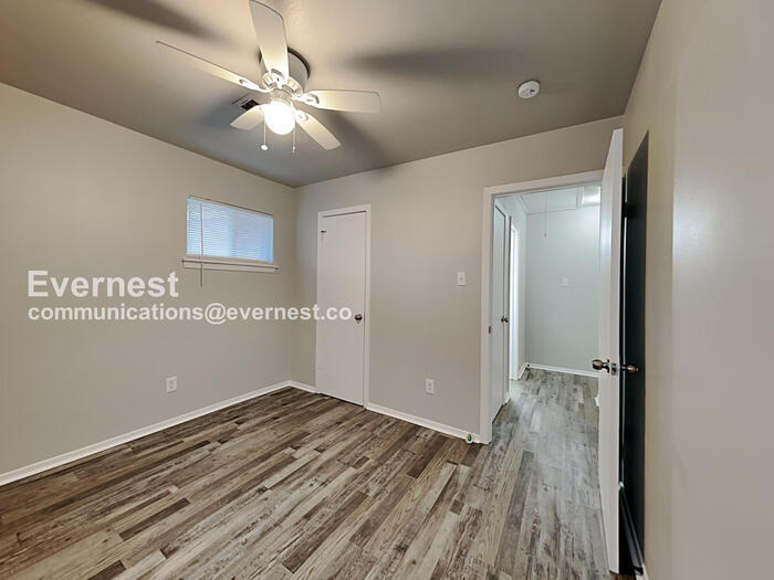 Building Photo - 5242 Grace Point Ln