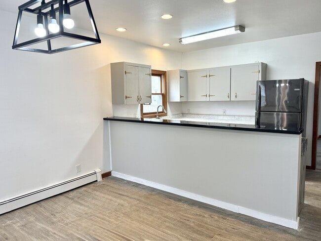 Building Photo - 414 Caroline St