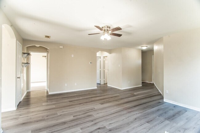 Building Photo - 3003 John Porter Dr