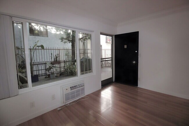 Building Photo - 1432 N Fairfax Ave