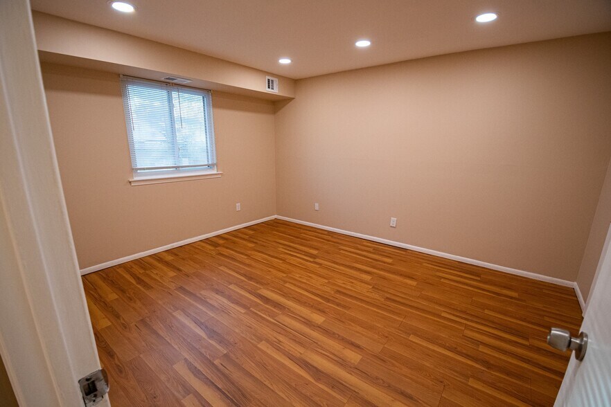 Building Photo - 9921 Bustleton Ave