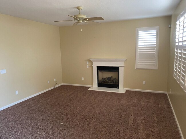 Building Photo - 6245 W Whitley Ave