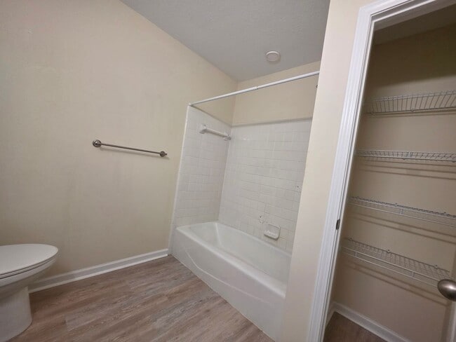 Building Photo - 3 Bedroom, 2 bath home with garage in the Hesse School district!