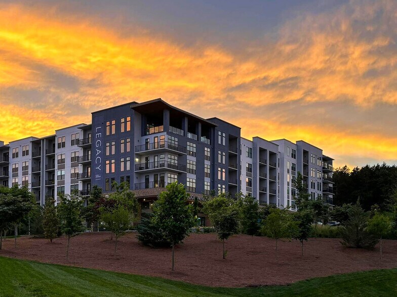 Building Photo - Legacy Cool Springs