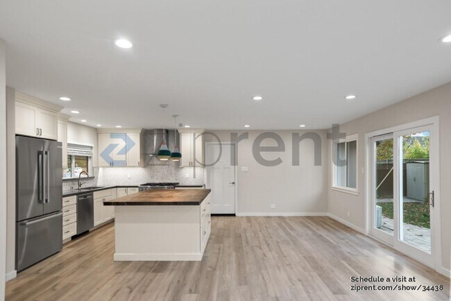 Building Photo - 692 Pomeroy Ave