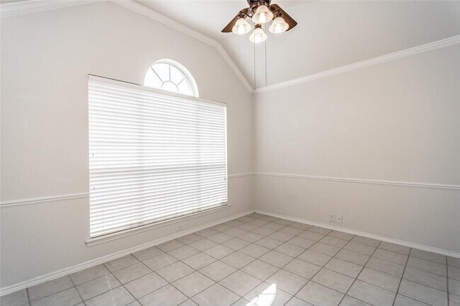 Building Photo - 2453 Cimmaron Dr