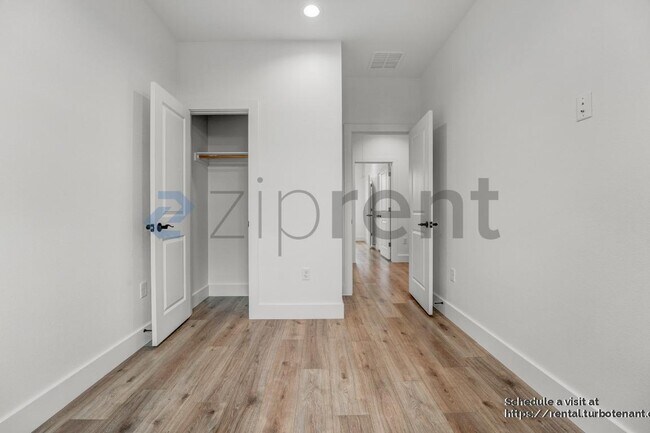 Building Photo - 124 S Mockingbird Cir