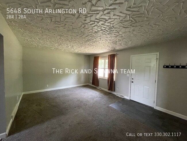 Building Photo - Two bedroom townhouse with bonus room for ...