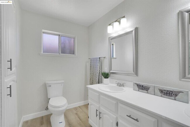 Building Photo - GREAT CUL DE SAC LOCATION IN PRIME TRACY N...