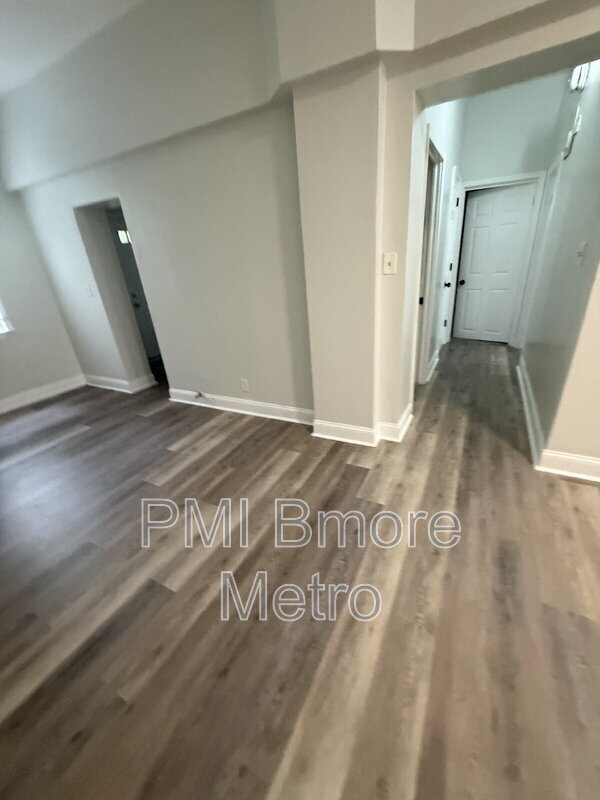 Building Photo - 3201 Ailsa Ave