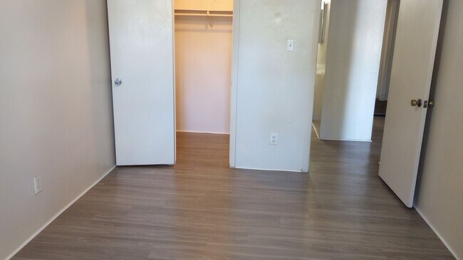 Building Photo - Great location off Leetsdale/Parker and Florida with lots of amenities such as AC, pool, hot tub,...