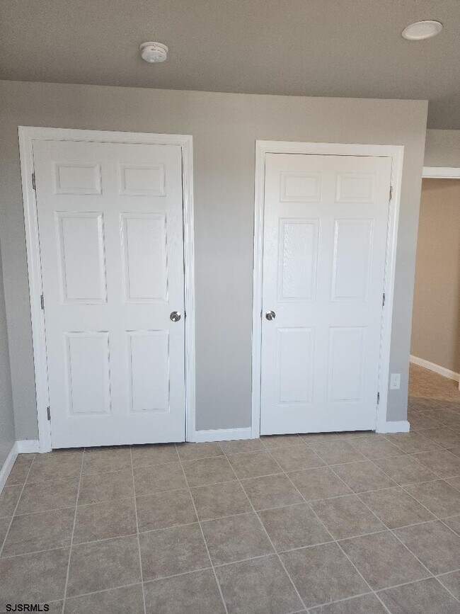 Building Photo - 118 S Main St