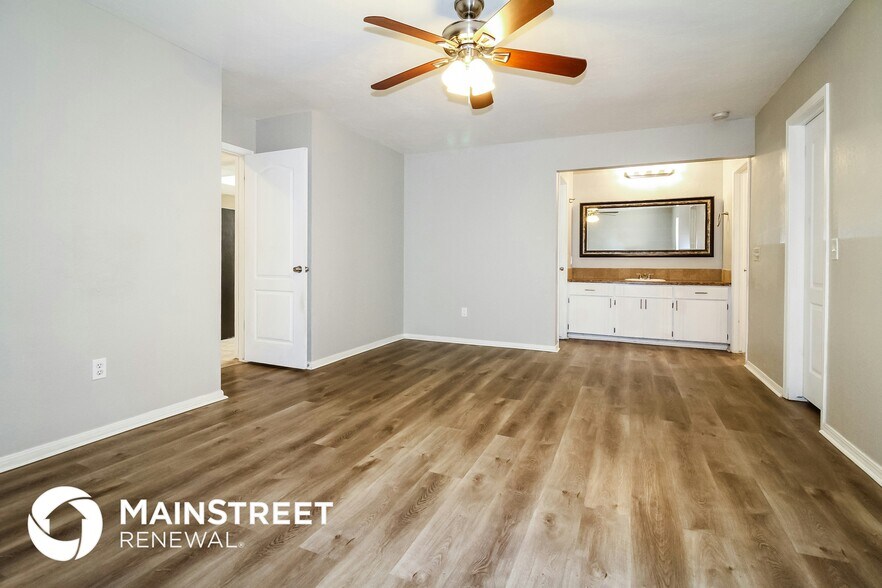 Building Photo - 10101 Mamus Ln