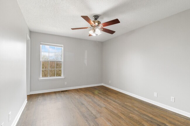 Building Photo - 1330 Burchett Dr