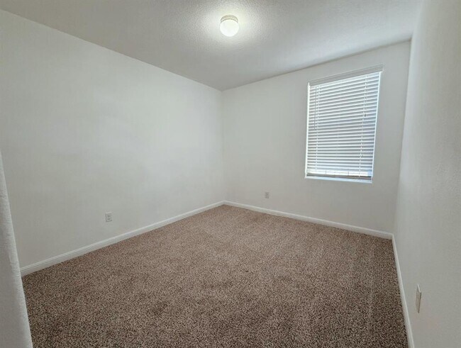 Building Photo - 130 Rush Haven