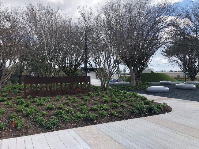 Building Photo - 3900 Woodchase Dr