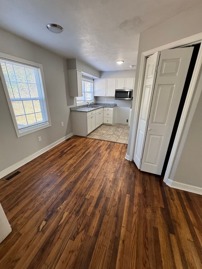 Building Photo - Completely renovated 2 bedroom  cabin