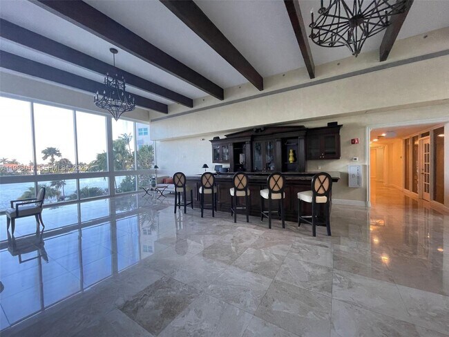 Building Photo - 20281 E Country Club Dr