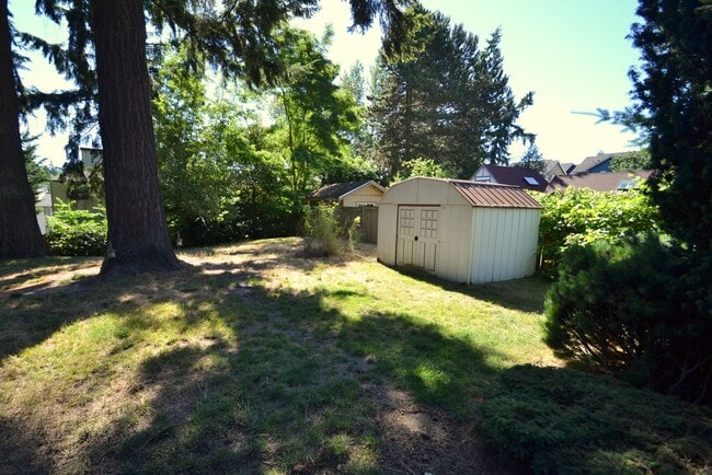 Building Photo - 3bd/1ba Seattle Home