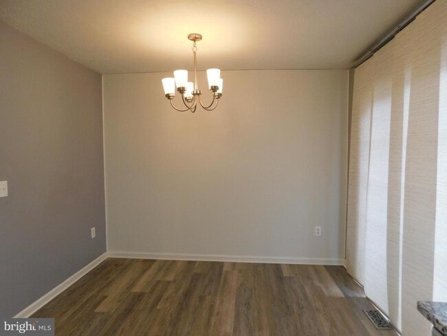 Building Photo - 102 Zephyr Ln