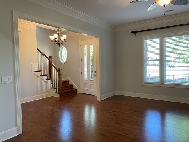 Building Photo - Fabulous Three Bedroom Home in Antiquity