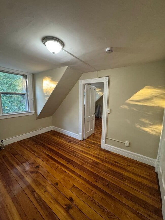 Building Photo - Charming 1-Bedroom Apartment in Russell, MA
