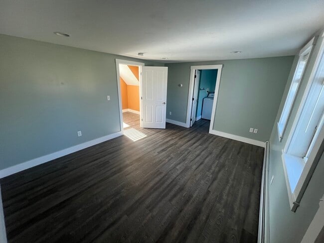 Building Photo - 51 Moore Rd