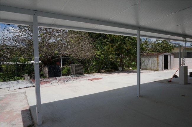 Building Photo - 300 SW 52nd Ave