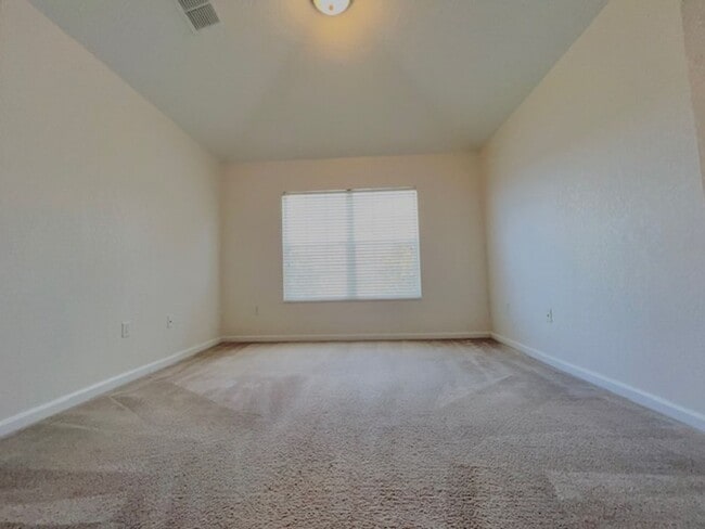 Building Photo - MOVE IN AUGUST! Beautiful 3 bed 2.5 bath townhome with large screened in back porch & 1 car attac...