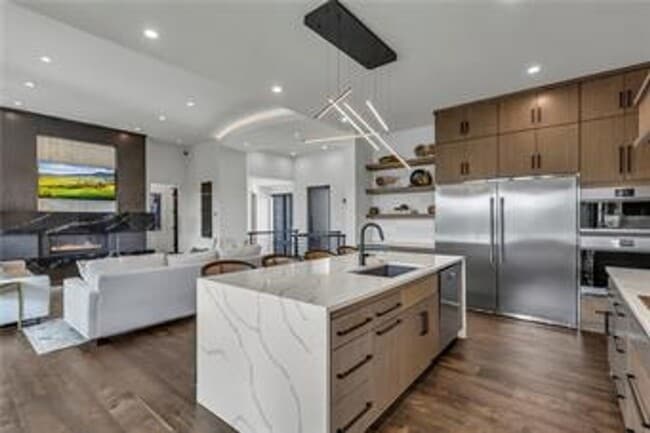 Building Photo - {5842} Luxury Rental in Forrest Ridge Esta...