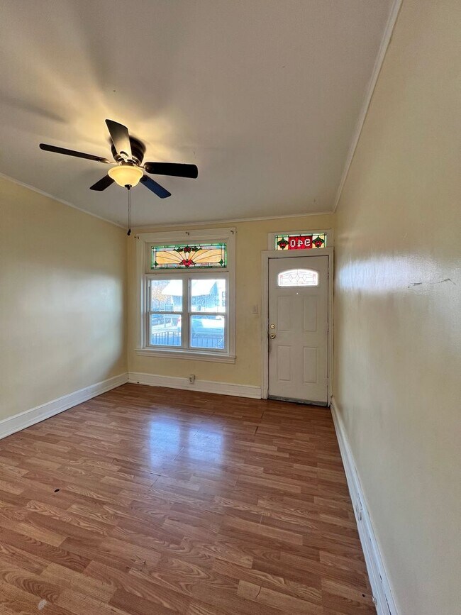 Building Photo - 3 Bedroom 1 Bath Home Available For Rent