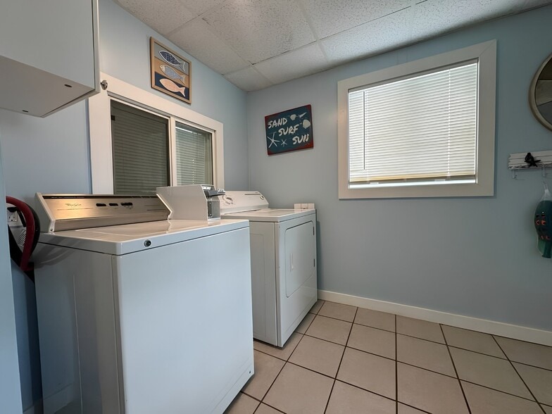 Building Photo - 108 W Grand Ave