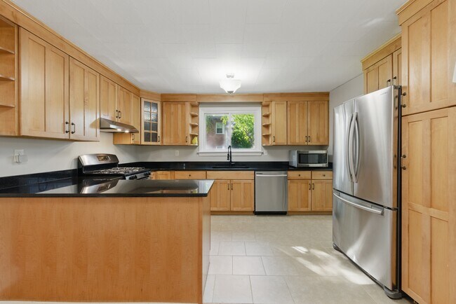 Building Photo - 111 Dupre Ave