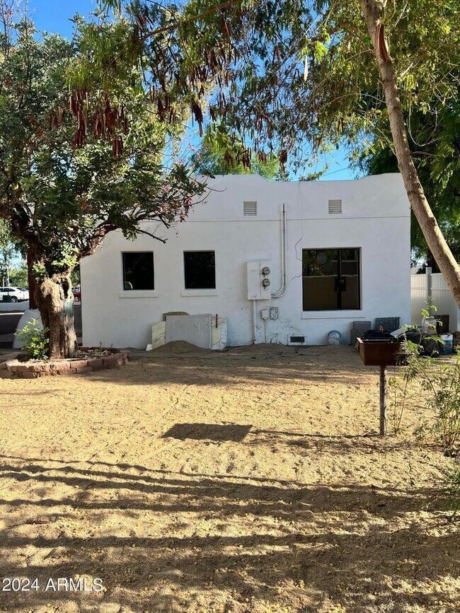 Building Photo - 5908 West Myrtle Ave