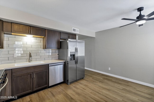 Building Photo - 225 N Standage