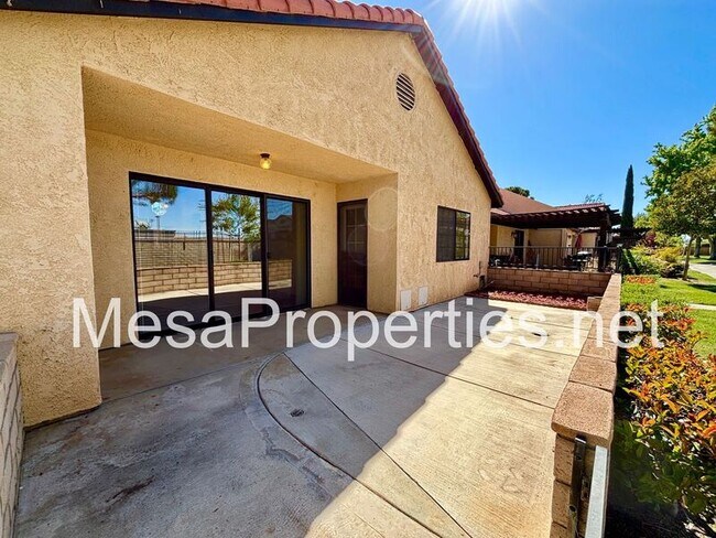 Building Photo - 19182 Elm Dr