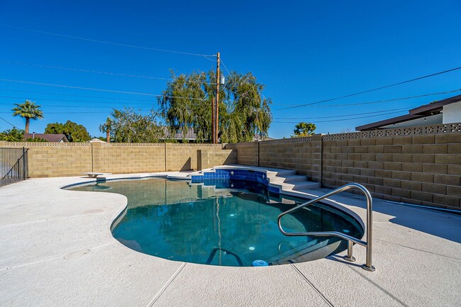 Building Photo - 3bed/2bath with pool in Scottsdale Highlands!