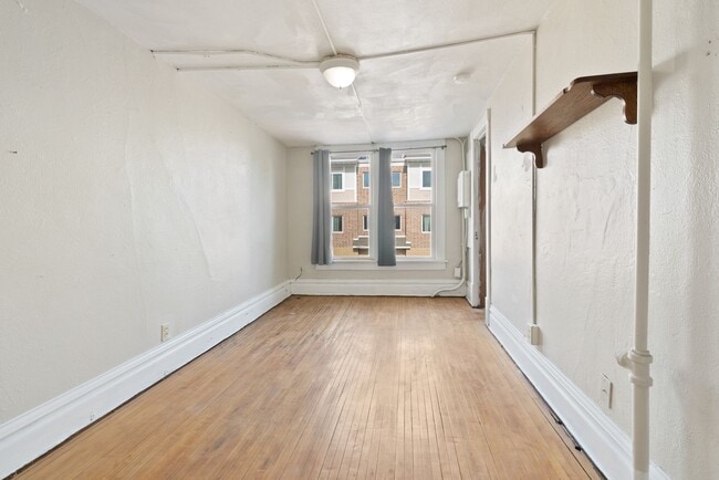 Building Photo - 2020 1/2 College Street