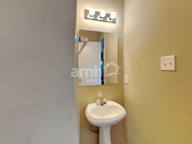 Building Photo - 3230 Abaca Ct