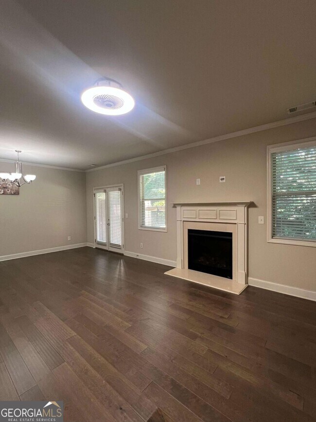 Building Photo - 225 Holdings Dr