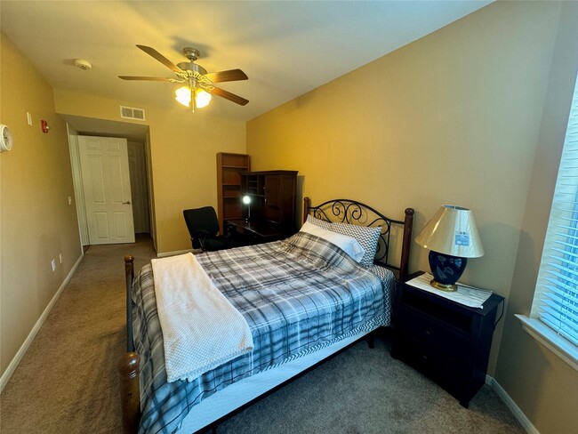 Building Photo - 7575 Kirby Dr