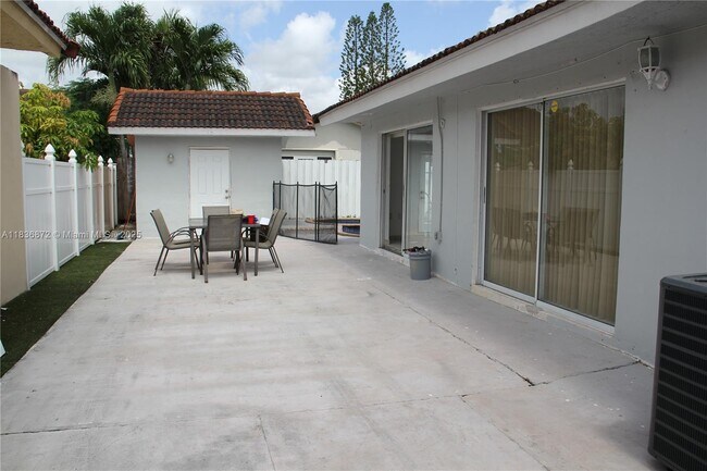 Building Photo - 5402 SW 144th Ct