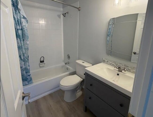 Building Photo - 6S018 Steeple Run Dr