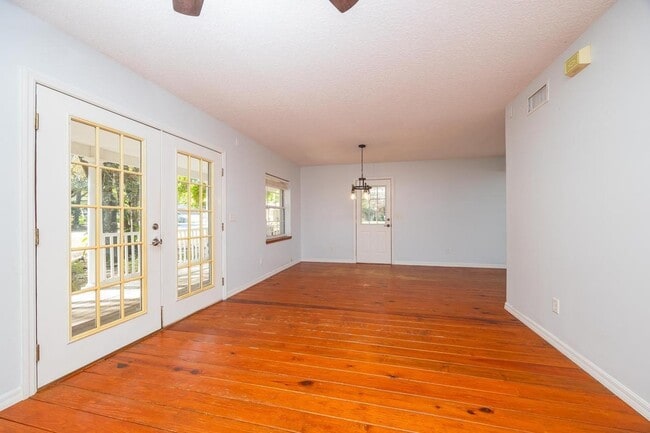 Building Photo - 728 Willow Wood Pl