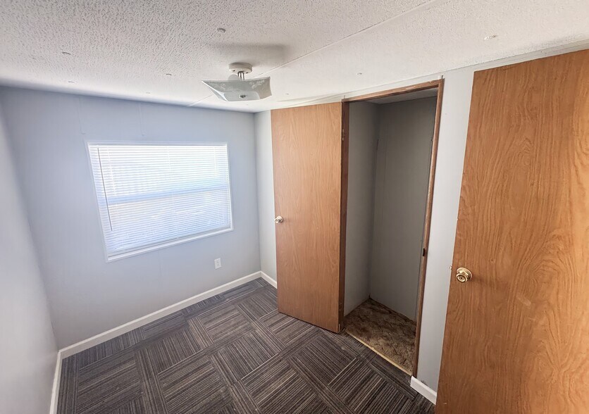 Building Photo - 1116 Rim Rd